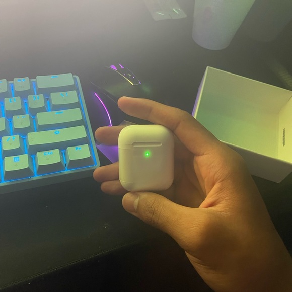 Apple AirPods 2nd Generation with Charging Case - White